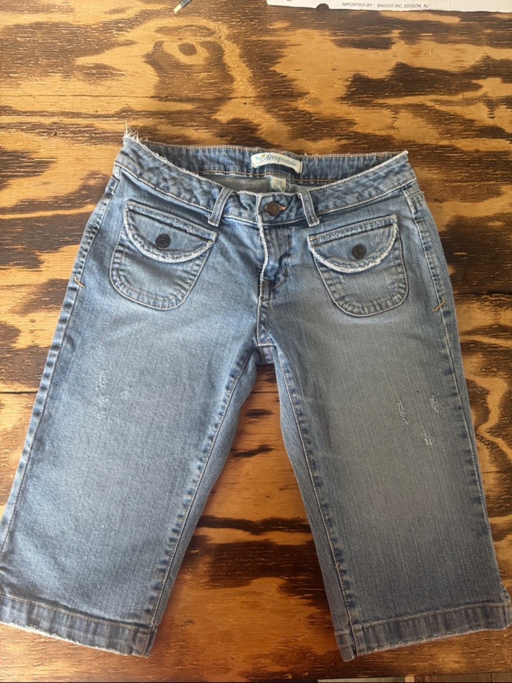 Aeropostale Women's Light Wash Denim Cropped Jeans
